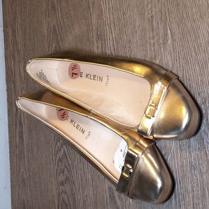 Anne Klein Gold Metallic Ballet Small Platform Flats with Buckle Size 7.5 Y6